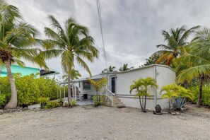 House (2 Bedrooms) | Interior - Lanai, Pool & Patios: Waterfront Home in Tavernier (Tavernier)