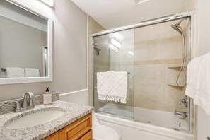Interior - 5 Mi to Indian Rocks Beach: Home w/ Kayak! (Largo)