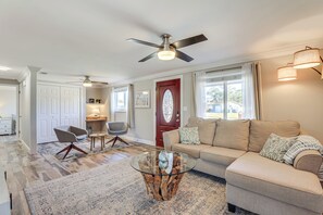 Interior - 5 Mi to Indian Rocks Beach: Home w/ Kayak! (Largo)