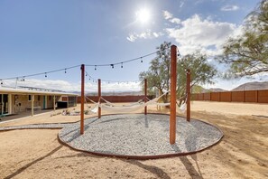 House (2 Bedrooms) | Interior - Mtn-view Home ~ 8 Mi to Joshua Tree Natl Park! (Joshua Tree)