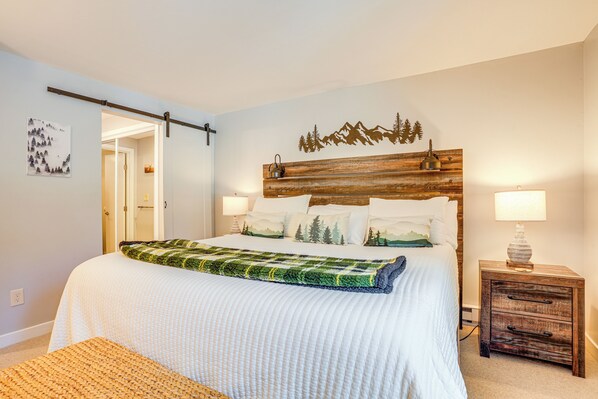 Apartment (2 Bedrooms) | Interior - Wintergreen Resort Condo: Deck & Golf Course Views (Nellysford)