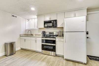 3 Mi to Valley Fair Mall: Salt Lake City Apt!