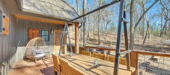 Fire Pit, Deck & Grill: Charming Rusk Cabin!