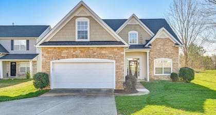 6 Mi to Charlotte Motor Speedway: Home w/ Fire Pit