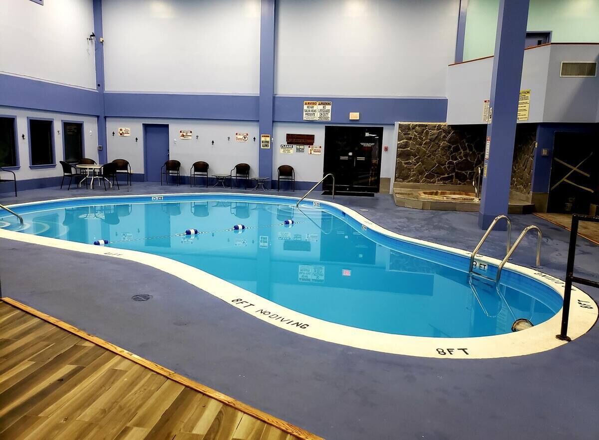 حمام سباحة