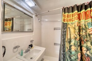 Bathroom - BW-7  Mountain Treehouse Authentic Roundhouse near Beech Mountain activities (Beech Mountain)