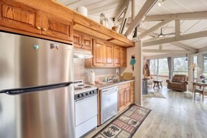 Cookware/dishes/utensils, spices, dining tables