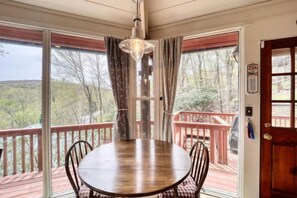 Dining - BW-7  Mountain Treehouse Authentic Roundhouse near Beech Mountain activities (Beech Mountain)