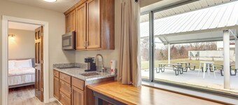 Walk to Oakland City University: Modern Apartment!