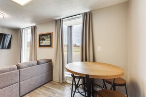 Apartment (2 Bedrooms) | Interior - < 1 Mi to Oakland City University: Cozy Apartment (Oakland City)