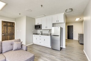 Apartment (2 Bedrooms) | Interior - < 1 Mi to Oakland City University: Cozy Apartment (Oakland City)