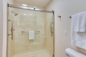 Interior - Walk to Ocu, Golf: Updated Oakland City Studio! (Oakland City)