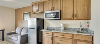 Walk to Ocu, Golf: Updated Oakland City Studio!