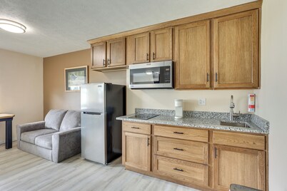 Walk to Ocu, Golf: Updated Oakland City Studio!