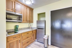 Apartment (0 Bedroom) | Interior - Quiet Oakland City Studio: Walk Downtown! (Oakland City)