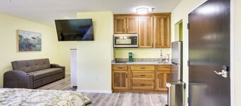 Quiet Oakland City Studio: Walk Downtown!