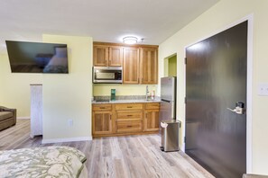 Apartment (0 Bedroom) | Interior - Quiet Oakland City Studio: Walk Downtown! (Oakland City)