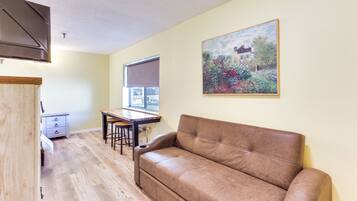 Apartment (0 Bedroom) | Interior