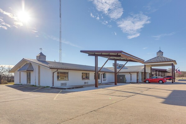 Apartment (0 Bedroom) | Interior - Quiet Oakland City Studio: Walk Downtown! (Oakland City)