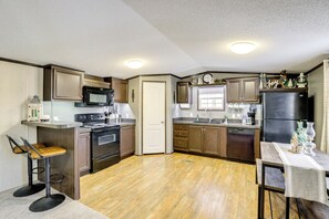 House (2 Bedrooms) | Interior