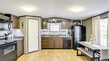 House (2 Bedrooms) | Interior