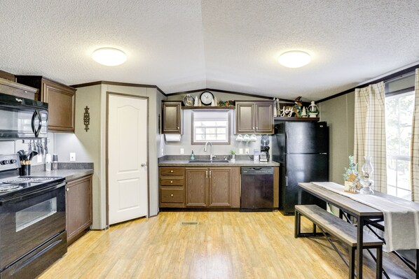 House (2 Bedrooms) | Interior