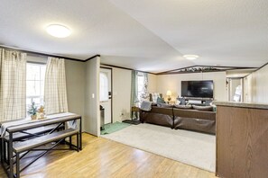 House (2 Bedrooms) | Interior