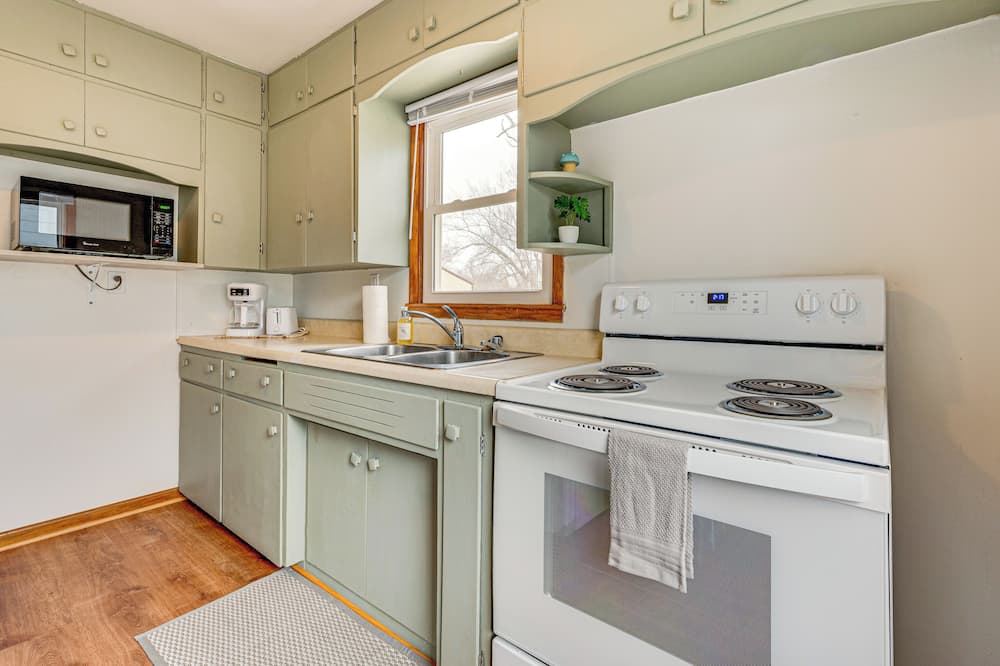 Hike, Fish & Boat: Lake Mills Home w/ Yard - Wells, MN