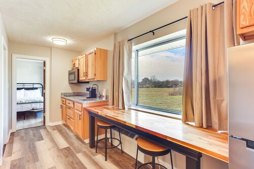 Golf, Shop, Tour & More: Oakland City Apartment