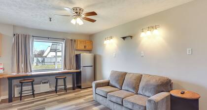 Golf, Shop, Tour & More: Oakland City Apartment