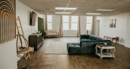 Downtown condo Cozy 2-bedroom with plenty of space