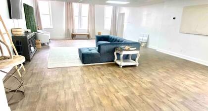 Downtown condo Cozy 2-bedroom with WiFi, AC in charming Owensboro