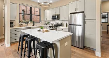 Luxury Living Modern Midtown Ensuite Baths & Patio