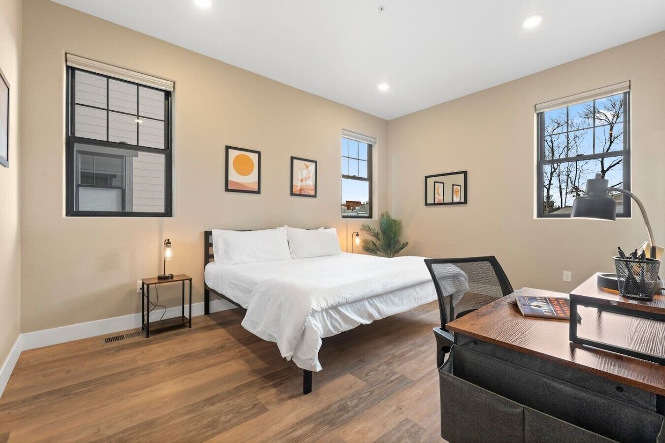 Desk, iron/ironing board, WiFi, bed sheets