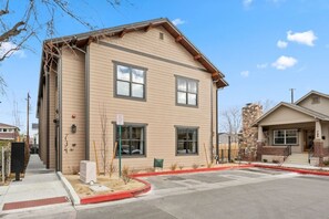 Exterior - Luxury Living Modern Midtown Ensuite Baths & Patio (Reno)