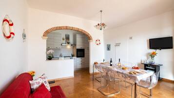 Vila, varanda, vista para o mar | Área de estar | TV de tela plana 30 polegadas com canais a cabo