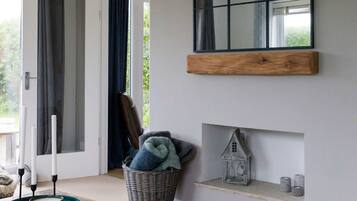 House | 4 bedrooms, desk, Internet