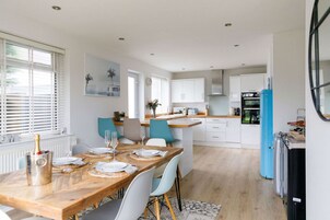4 habitaciones, escritorio y acceso a internet 