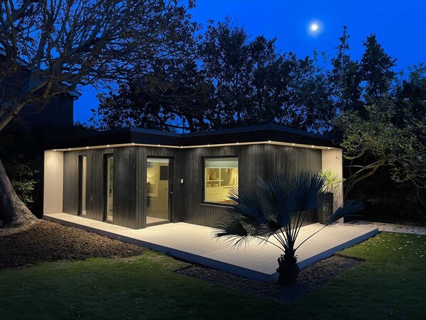 House | 5 bedrooms, desk, Internet