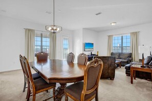 3 bedrooms, Internet - Lrg Condo w Scenic Patio Views - Next to Occc (Orlando)