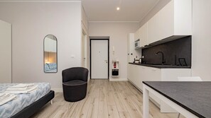 1 habitación, tabla de planchar con plancha, wifi gratis y ropa de cama 