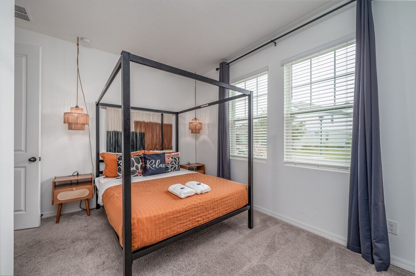 4 bedrooms, desk, iron/ironing board, WiFi (free)