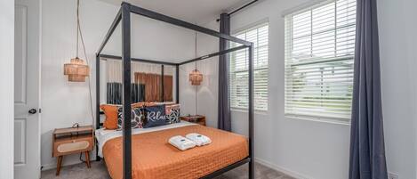 4 bedrooms, desk, iron/ironing board, WiFi (free)