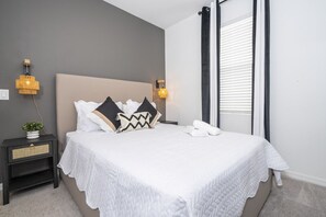 4 slaapkamers, een bureau, een strijkplank/strijkijzer, gratis wifi