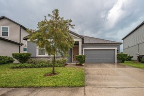 Exterior - New Build - Cozy House & Game Room (Davenport)