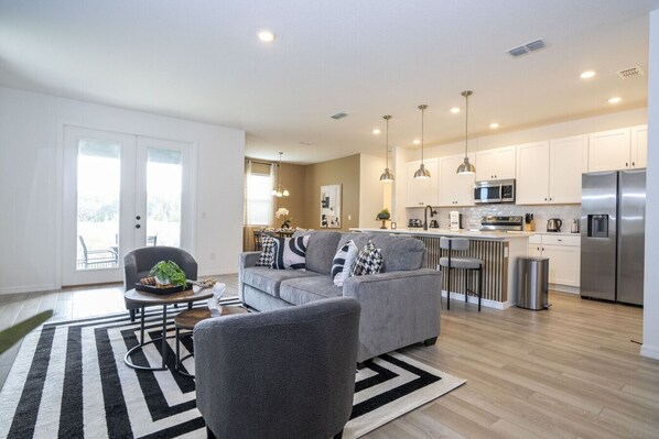 Smart-tv en een tafeltennistafel