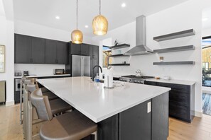 Fridge, microwave, oven, stovetop - NEW Luxury Mountain Townhome Central to 3 World Class Ski Resorts! (Silverthorne)