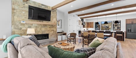 Smart TV y chimenea