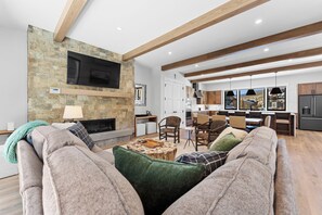 Smart TV, fireplace - Stunning 2025 New Build in the Heart of River Run Village, Private Hot Tub! (Keystone)