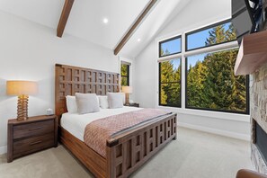 4 bedrooms, free WiFi, bed sheets - Stunning 2025 New Build in the Heart of River Run Village, Private Hot Tub! (Keystone)